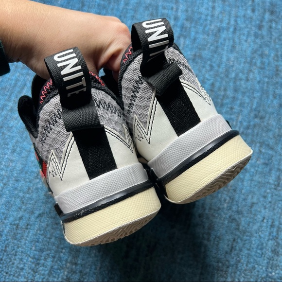 Jordan Why Not Zer0.3 GS Sneakers in White Black Crimson - Picture 7 of 9